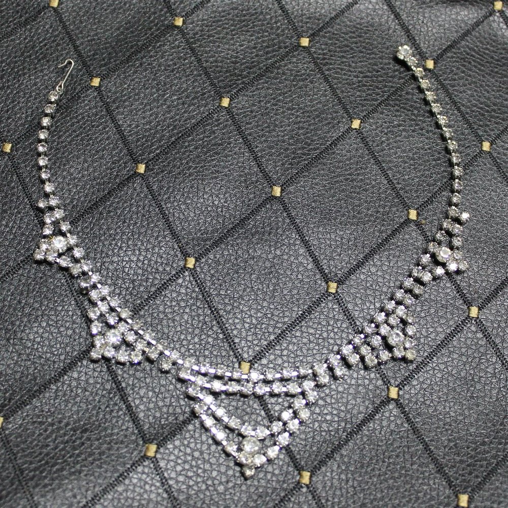 ART DECO VINTAGE Rhinestone SILVER-TONE NECKLACE